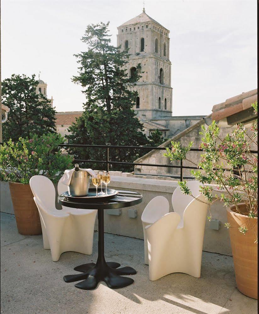 Hotel Du Cloitre Arles Esterno foto